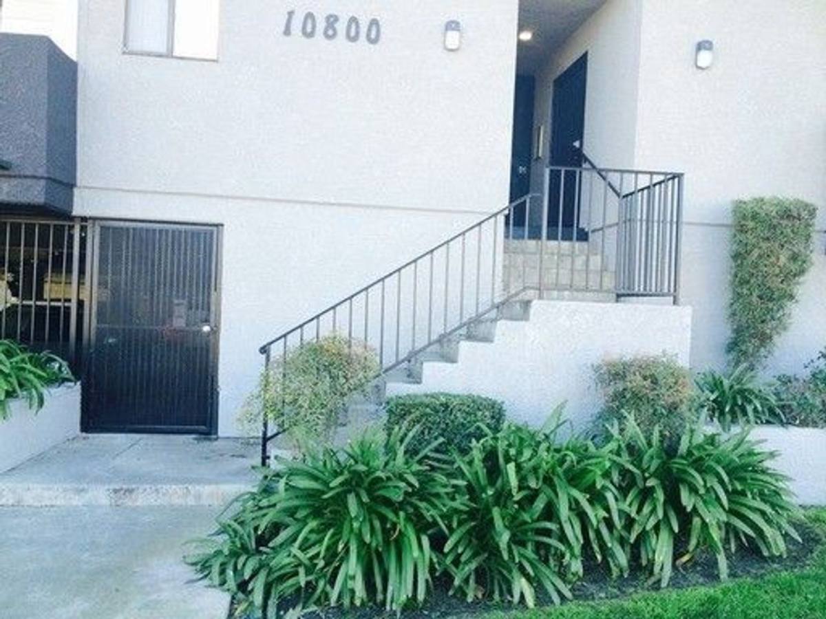 Apartment for rent at 10800 Palms Blvd, Los Angeles, CA 90034