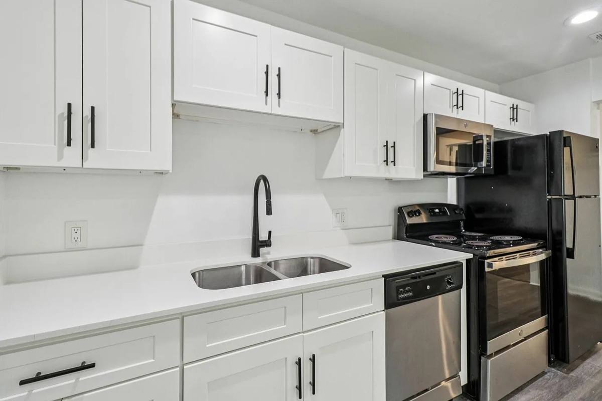 Apartment for rent at 321 E 8th St, Dallas, TX 75203