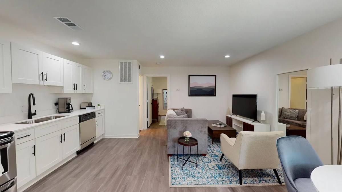 Apartment for rent at 321 E 8th St, Dallas, TX 75203
