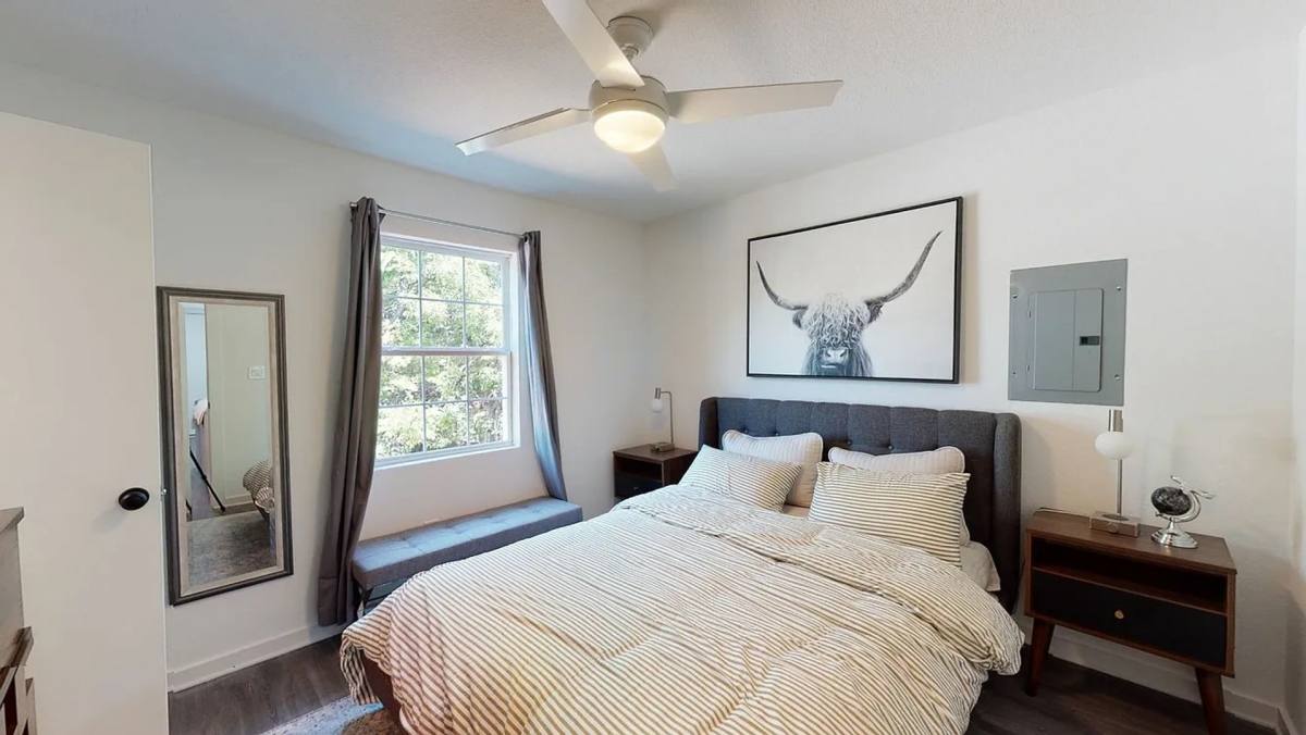 Apartment for rent at 321 E 8th St, Dallas, TX 75203