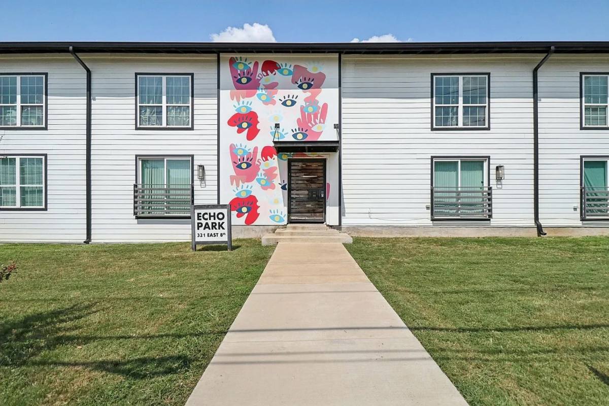 Apartment for rent at 321 E 8th St, Dallas, TX 75203