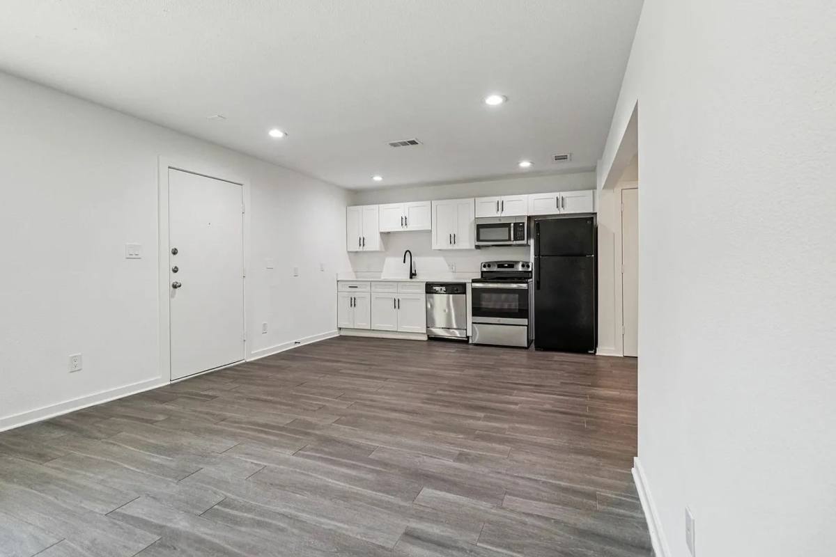 Apartment for rent at 321 E 8th St, Dallas, TX 75203