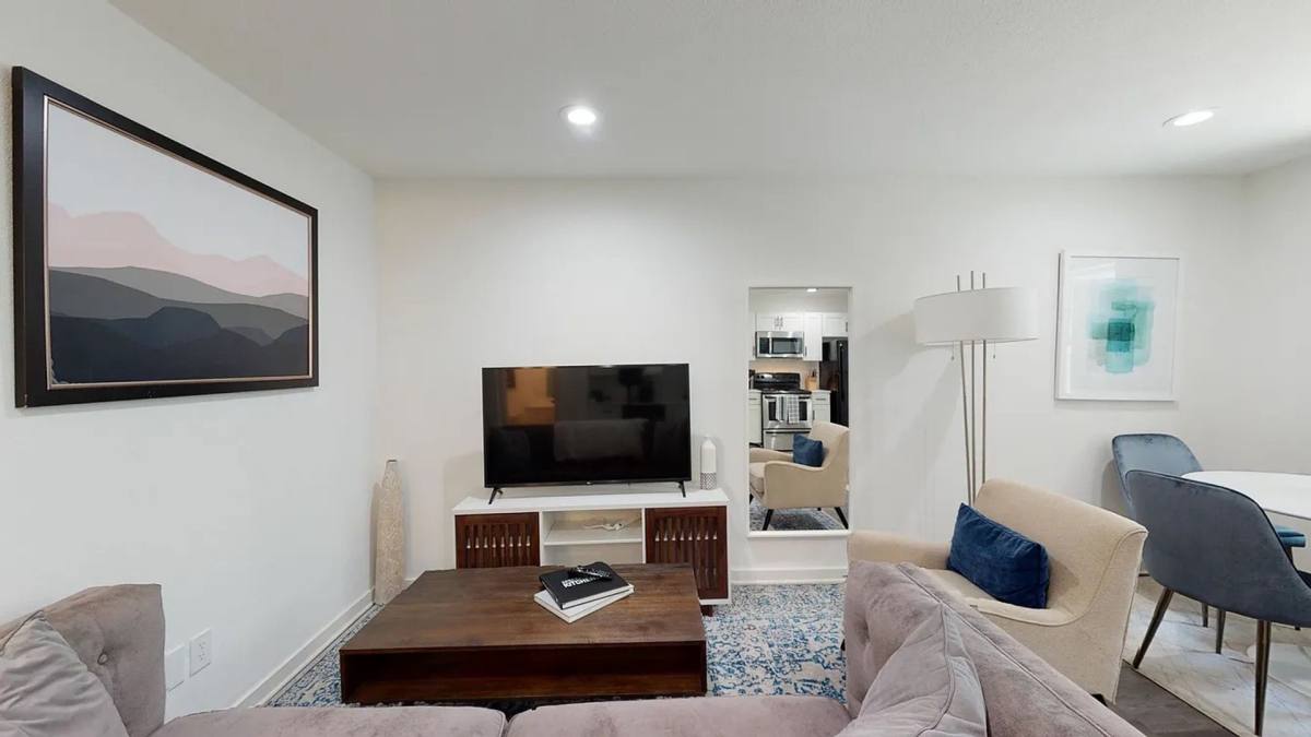 Apartment for rent at 321 E 8th St, Dallas, TX 75203