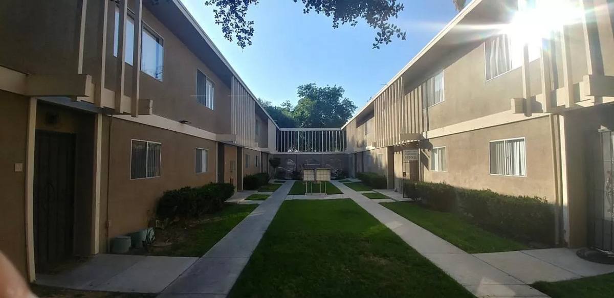 Townhouse for rent at 8208-8220 Magnolia Ave, Riverside, CA 92504