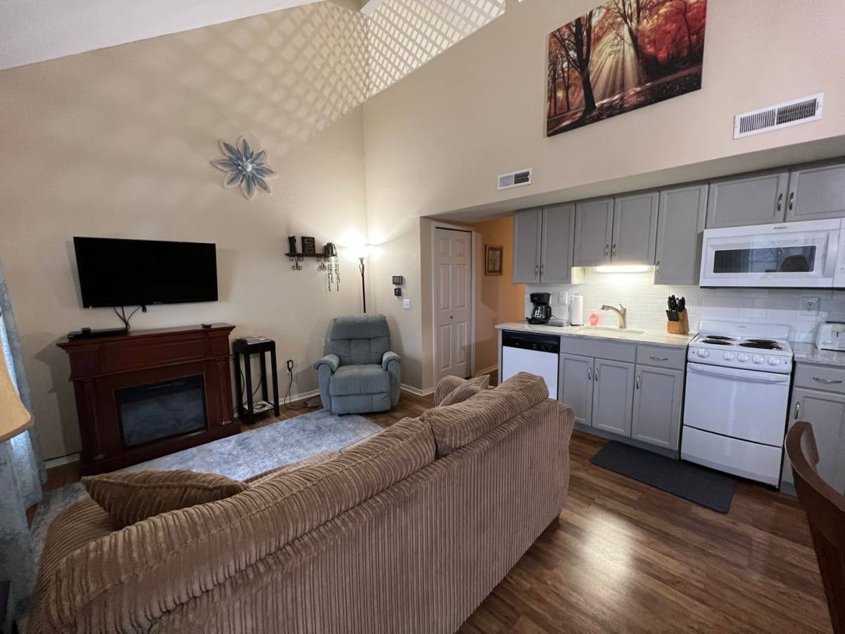 Apartment for rent at 680 Fall Creek Dr, Branson, MO 65616