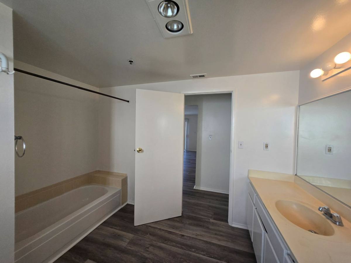 Apartment for rent at 2474-2492 Montrose Ave, Montrose, CA 91020