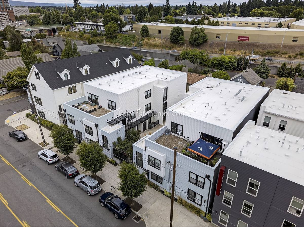 Apartment for rent at 5635 NE Glisan St, Portland, OR 97213