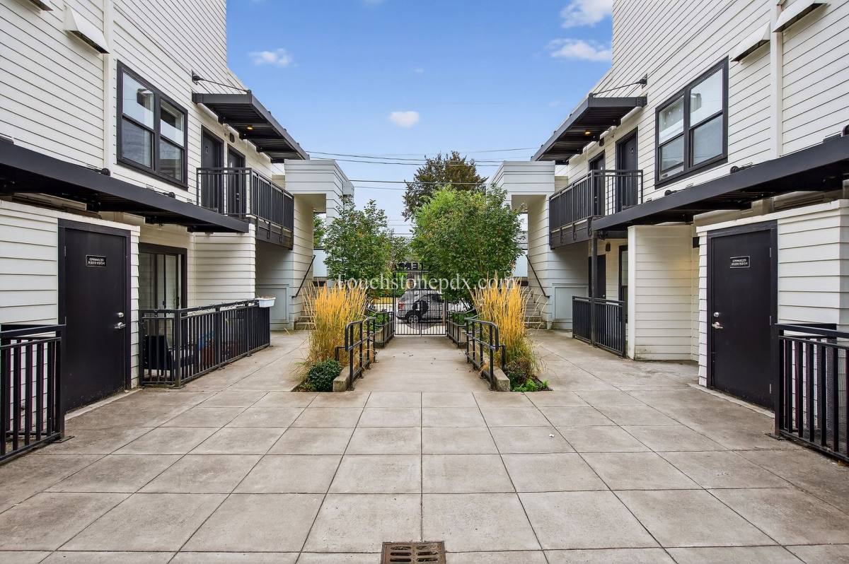 Apartment for rent at 5635 NE Glisan St, Portland, OR 97213