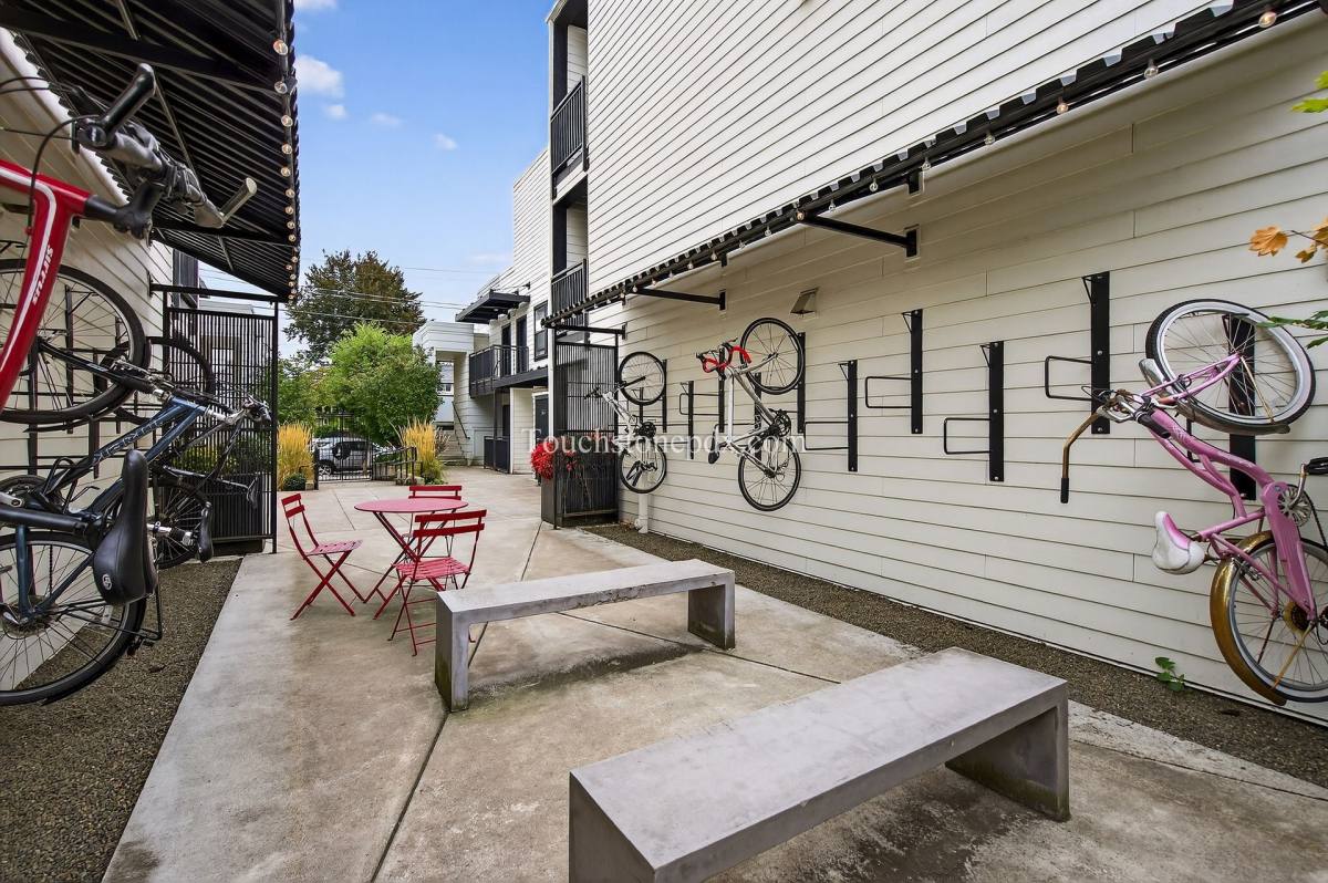 Apartment for rent at 5635 NE Glisan St, Portland, OR 97213