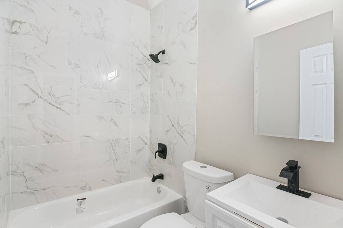 Apartment for rent at 712 N Ave NW, Atlanta, GA 30318