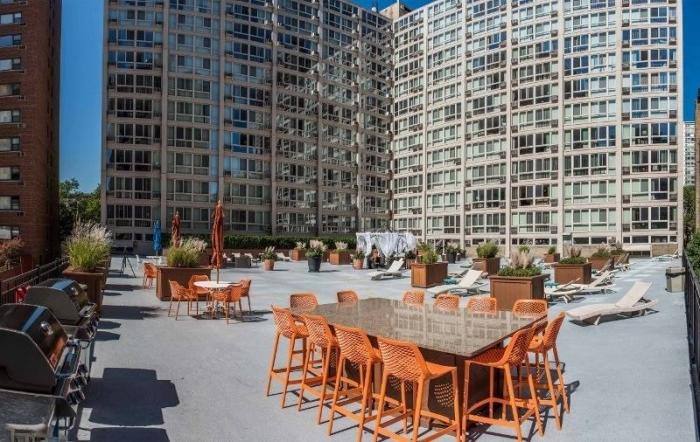 Apartment for rent at 2933 N Sheridan Rd, Chicago, IL 60657
