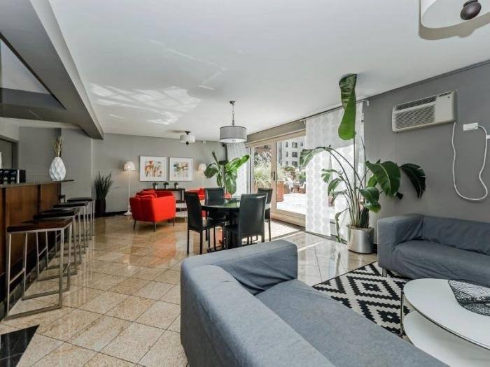 Apartment for rent at 2933 N Sheridan Rd, Chicago, IL 60657