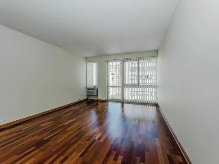 Apartment for rent at 2933 N Sheridan Rd, Chicago, IL 60657