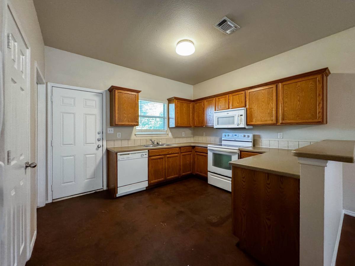 Apartment for rent at Hillside, 1324 Norman St #DUPLEX, Denton, TX 76201