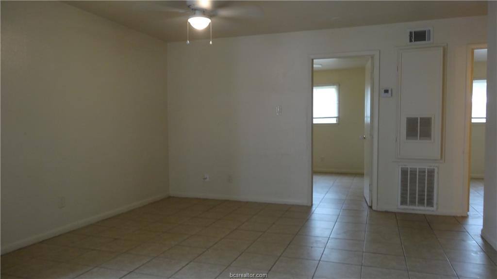 Apartment for rent at Woodland Heights, 510 Avondale Ave, Bryan, TX 77802