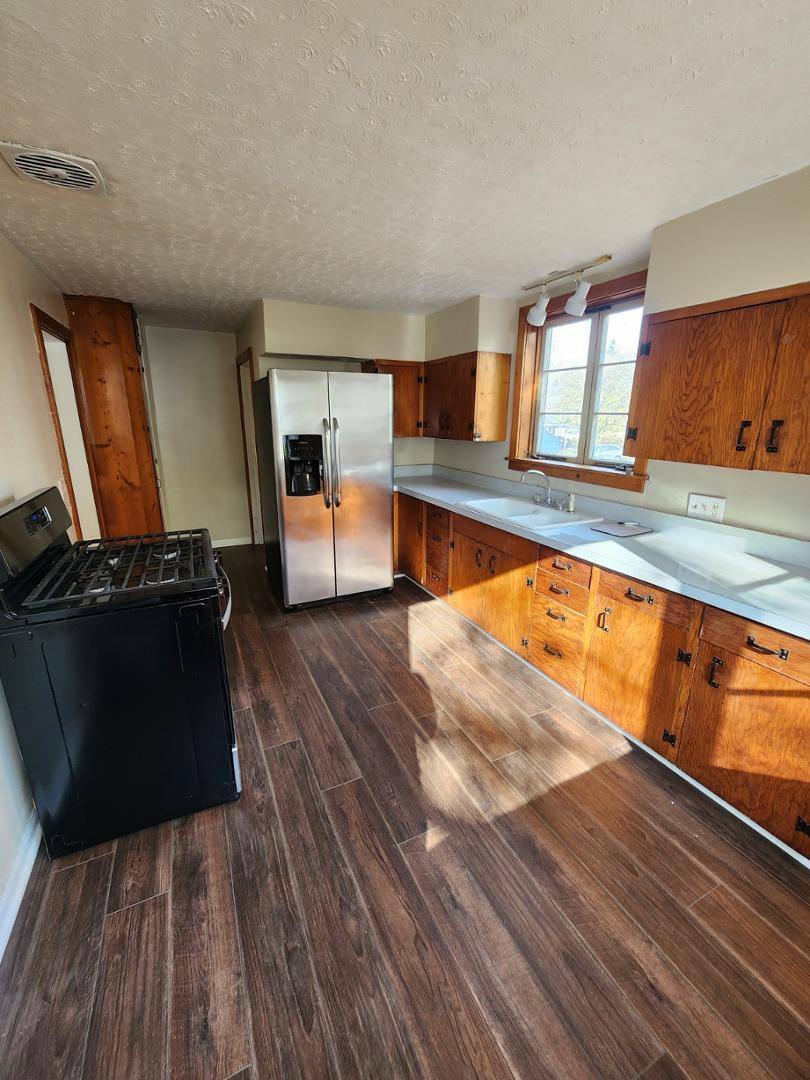 Apartment for rent at 1837 W 9th St, Erie, PA 16505