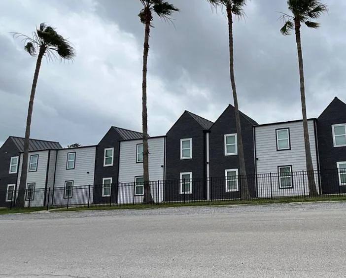 Apartment for rent at 355 N 18th St, Beaumont, TX 77707