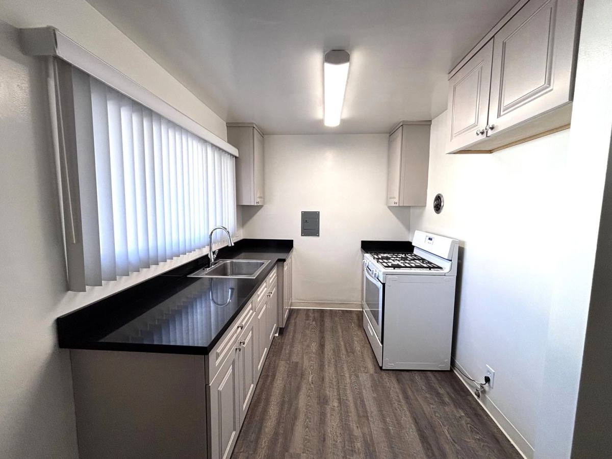 Apartment for rent at 305 E California Blvd, Pasadena, CA 91106