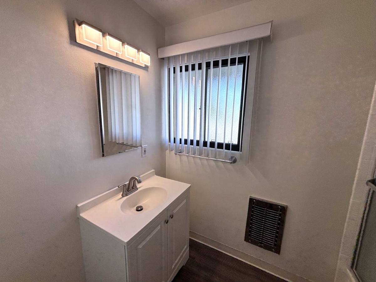 Apartment for rent at 305 E California Blvd, Pasadena, CA 91106