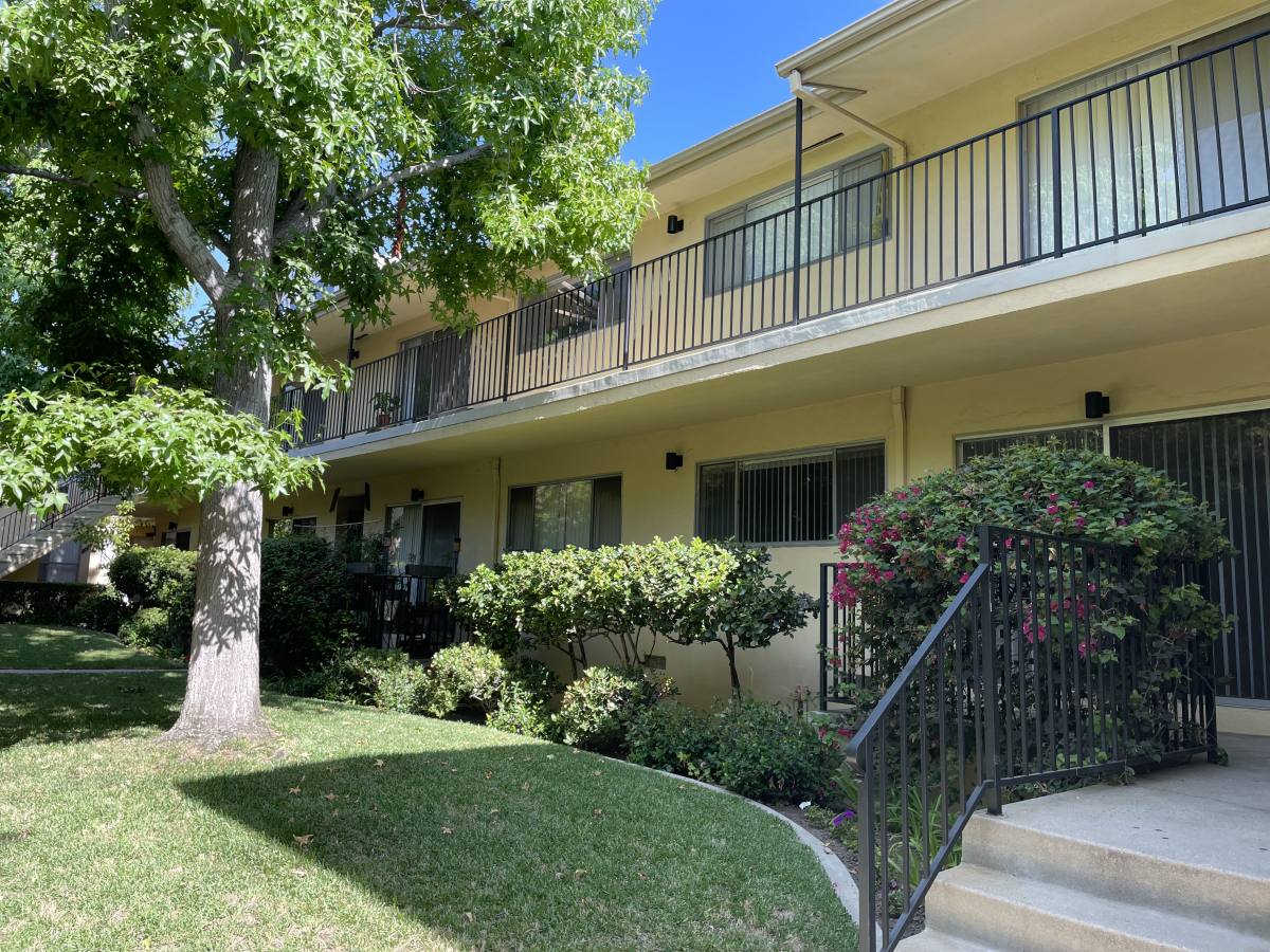 Apartment for rent at 255 S Oakland Ave, Pasadena, CA 91101