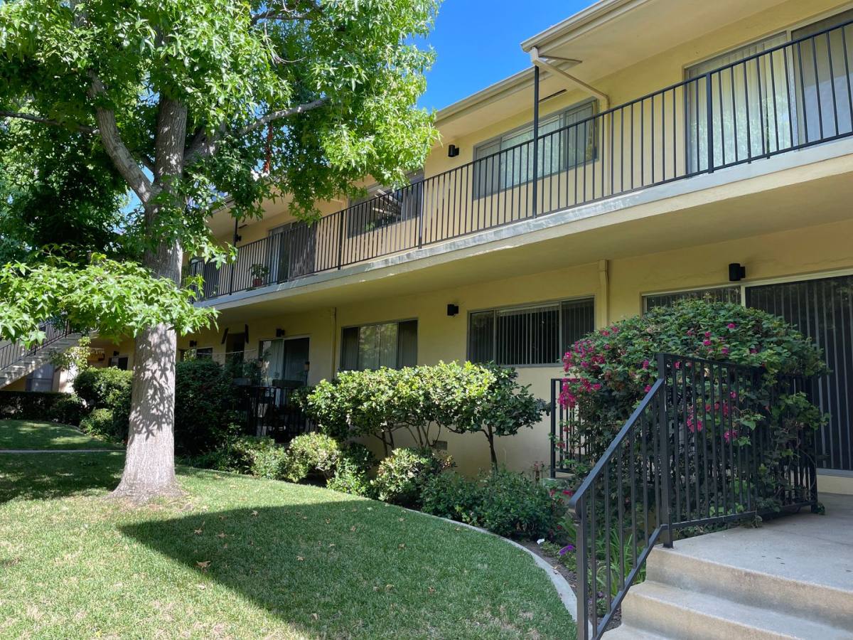 Apartment for rent at 255 S Oakland Ave, Pasadena, CA 91101