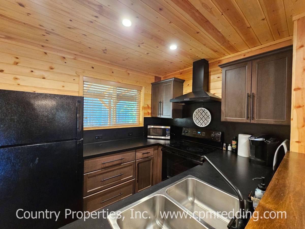 House for rent at 13477 Oak Run Rd, Oak Run, CA 96069