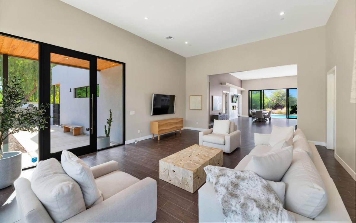 House for rent at 10195 E Cactus Rd, Scottsdale, AZ 85260