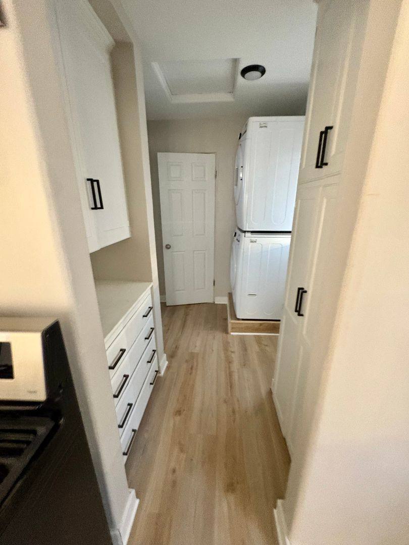 Apartment for rent at 527 W Hyde Park Blvd, Inglewood, CA 90302