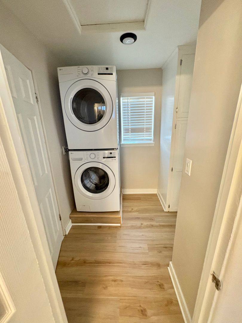 Apartment for rent at 527 W Hyde Park Blvd, Inglewood, CA 90302