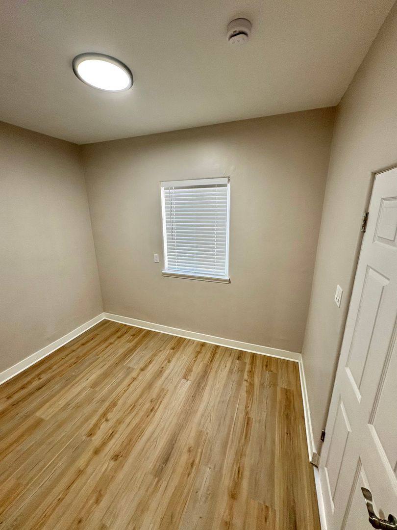 Apartment for rent at 527 W Hyde Park Blvd, Inglewood, CA 90302