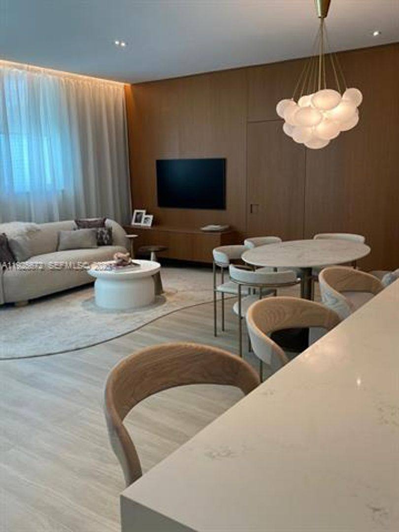 Apartment for rent at 31 SE 5th St, Miami, FL 33131