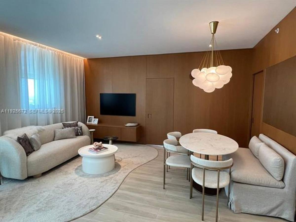 Apartment for rent at 31 SE 5th St, Miami, FL 33131