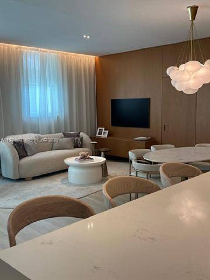 Apartment for rent at 31 SE 5th St, Miami, FL 33131