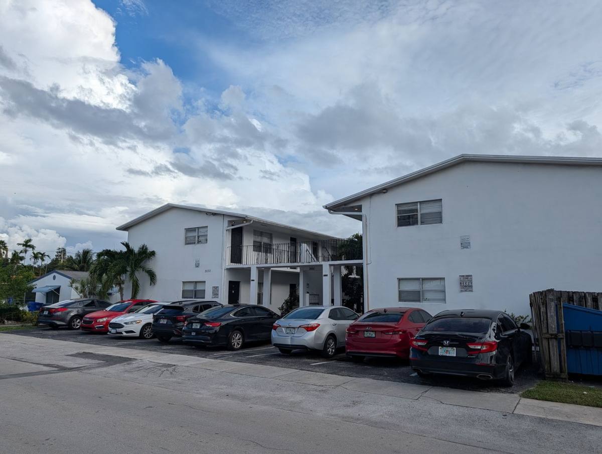 Apartment for rent at 2830 Fillmore St, Hollywood, FL 33020