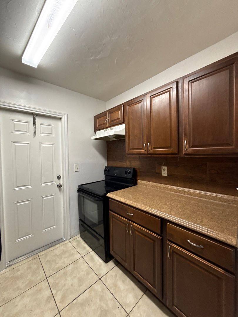 Apartment for rent at 2830 Fillmore St, Hollywood, FL 33020
