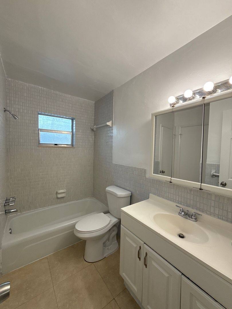 Apartment for rent at 2830 Fillmore St, Hollywood, FL 33020