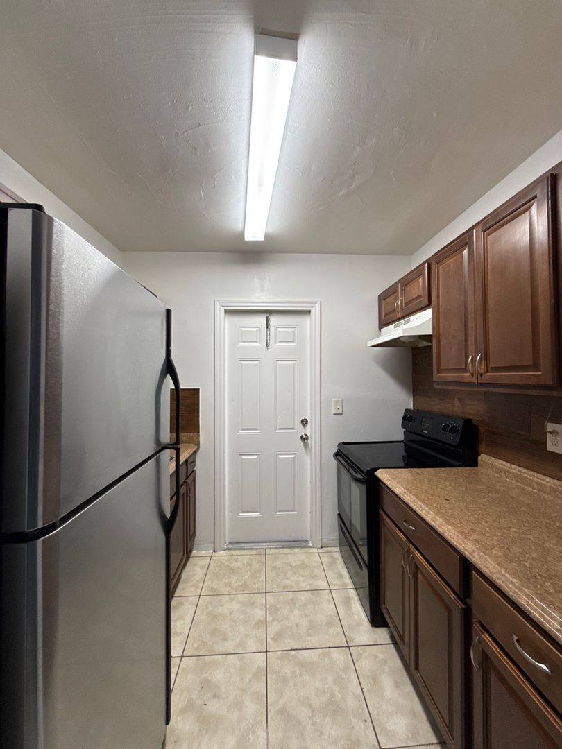 Apartment for rent at 2830 Fillmore St, Hollywood, FL 33020