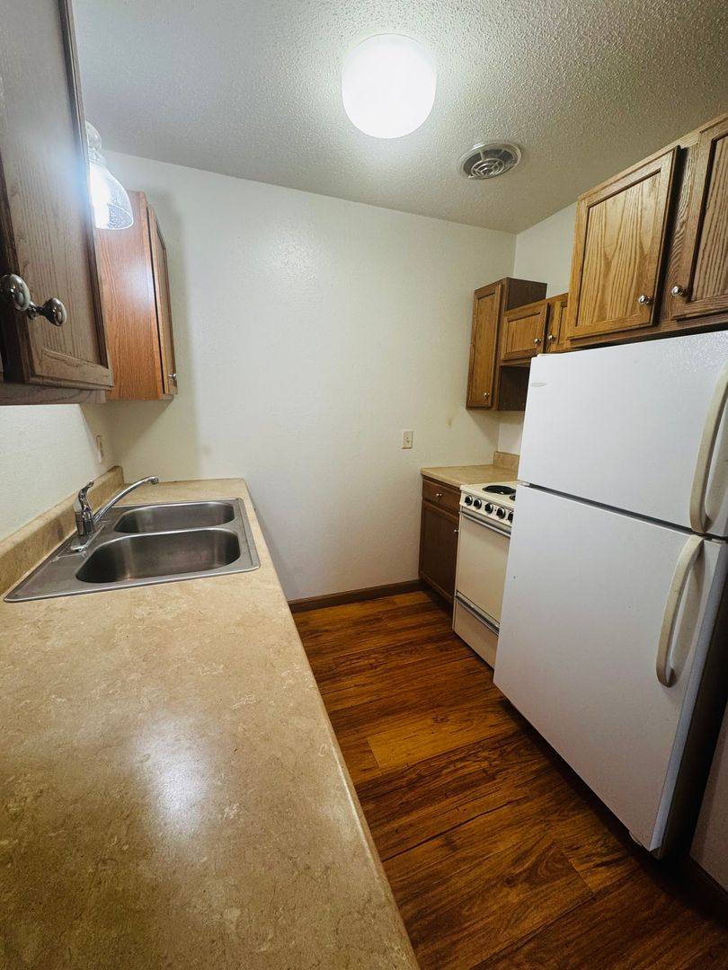 Apartment for rent at 301 12th St, Eureka, SD 57437