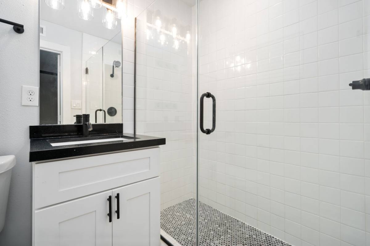 Apartment for rent at 606 Harold St, Houston, TX 77006