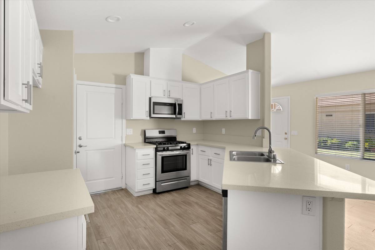 Townhouse for rent at 1775 S Santa Fe Ave, San Jacinto, CA 92583