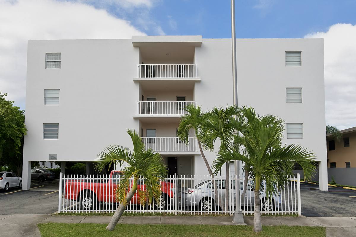 Apartment for rent at 1095 W 77 St, Hialeah, FL 33014