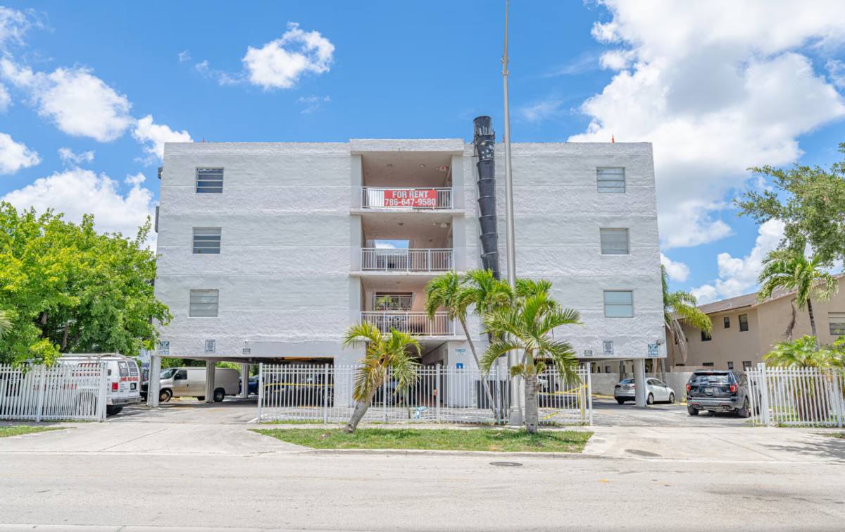 Apartment for rent at 1095 W 77 St, Hialeah, FL 33014