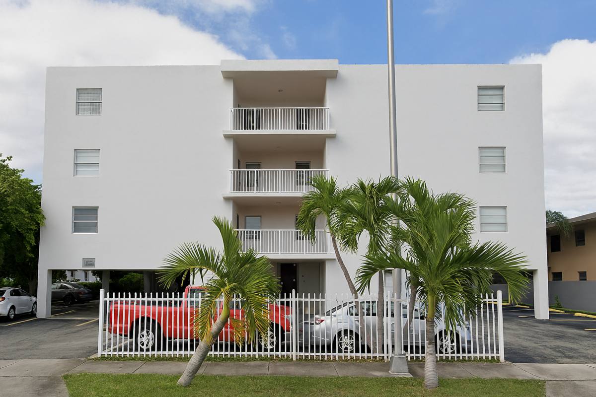 Apartment for rent at 1095 W 77 St, Hialeah, FL 33014