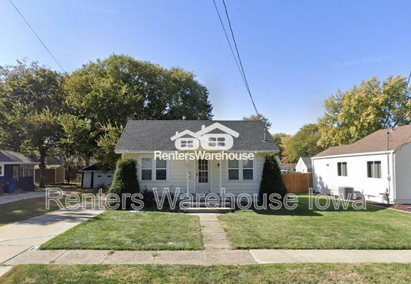 House for rent at 3330 52nd St, Des Moines, IA 50310