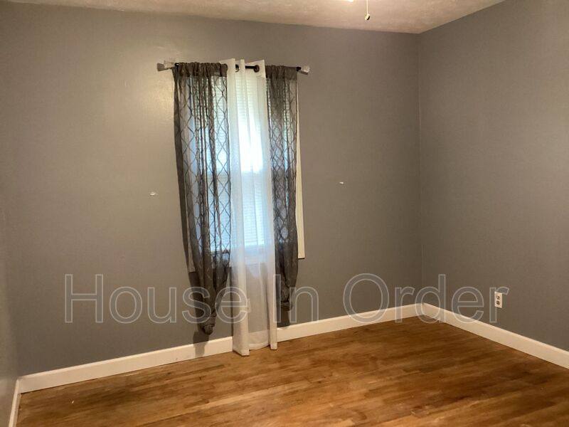 House for rent at 64 Valentine St, East Flat Rock, NC 28726
