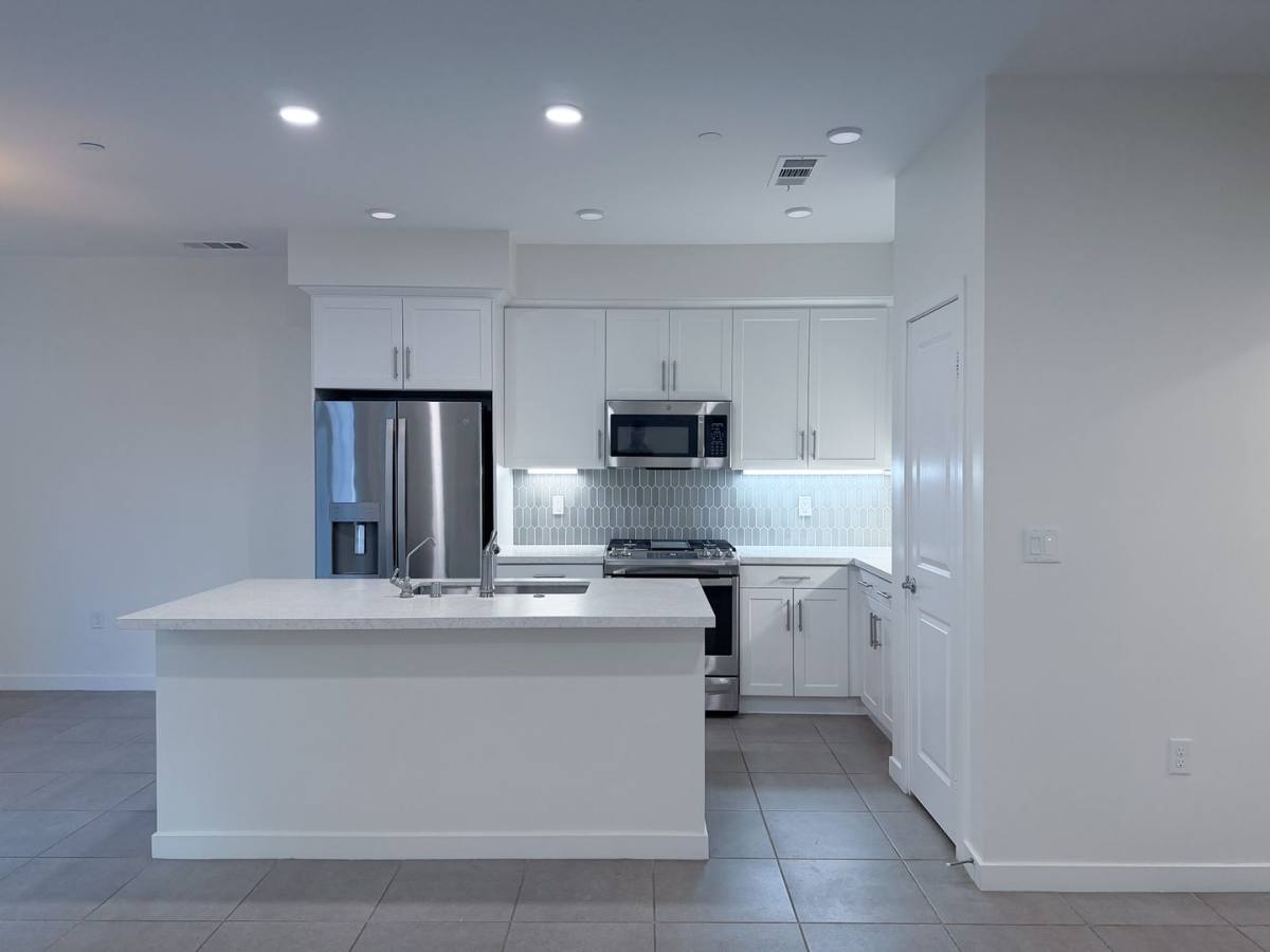 Townhouse for rent at 1568 E Thompson Blvd, Ventura, CA 93001