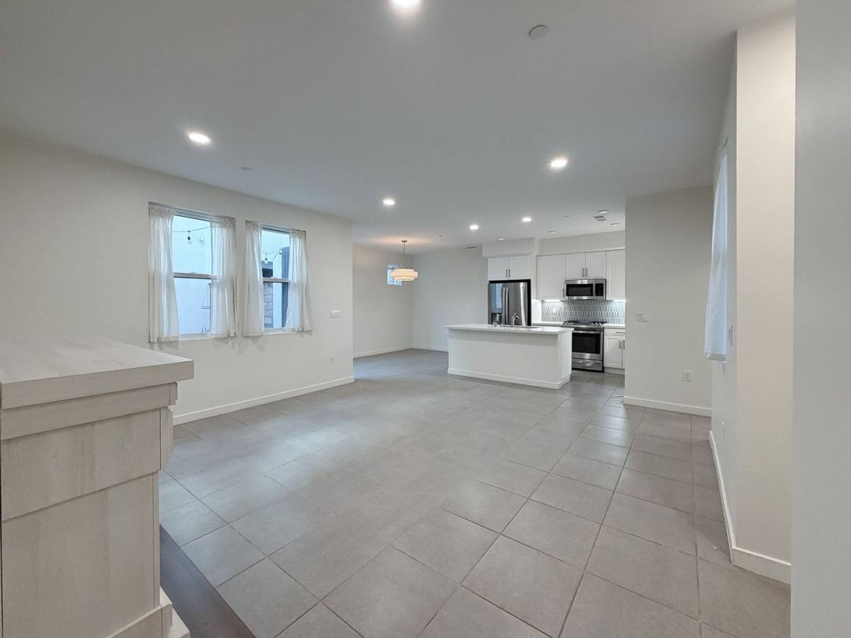 Townhouse for rent at 1568 E Thompson Blvd, Ventura, CA 93001
