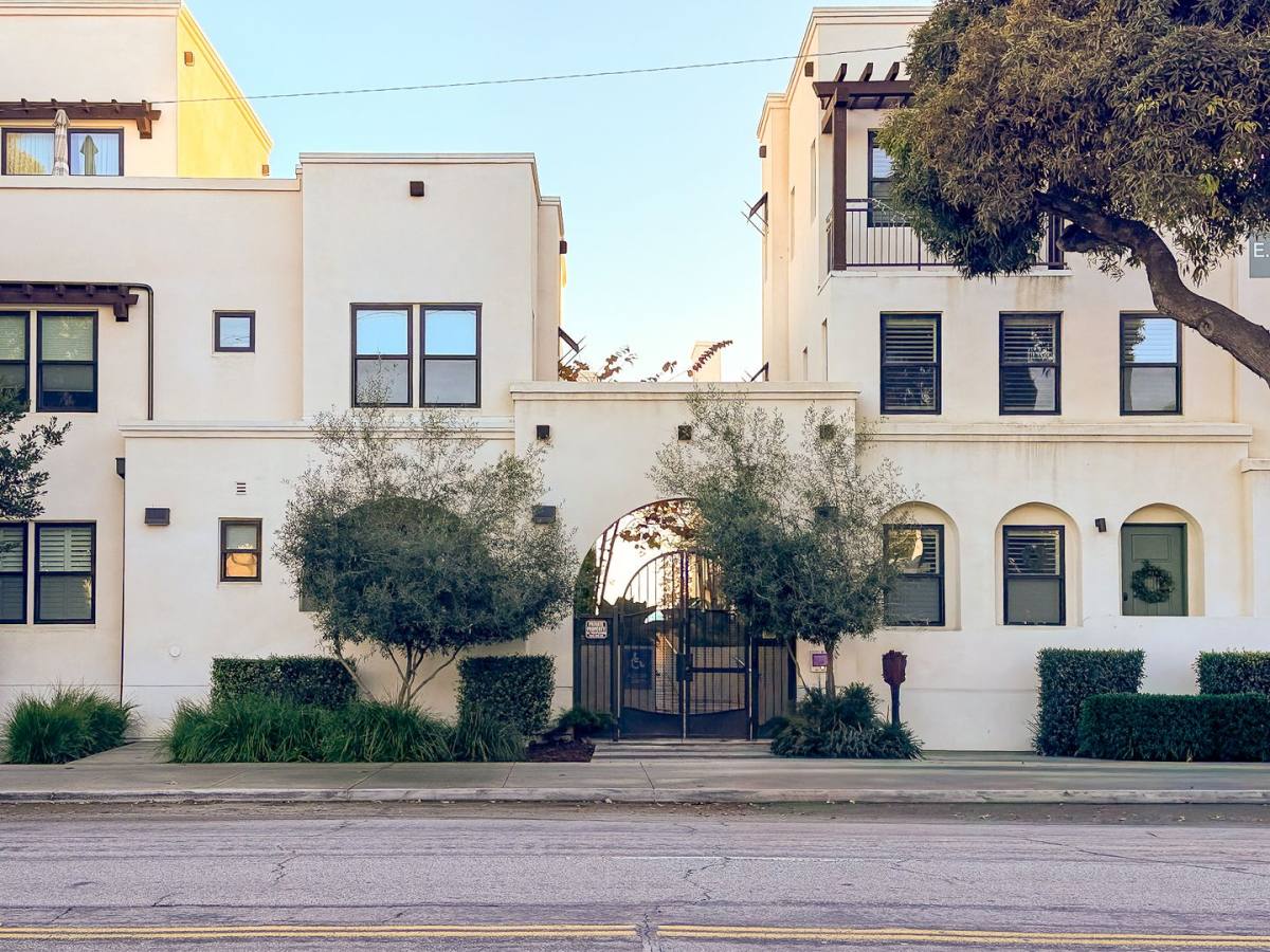Townhouse for rent at 1568 E Thompson Blvd, Ventura, CA 93001