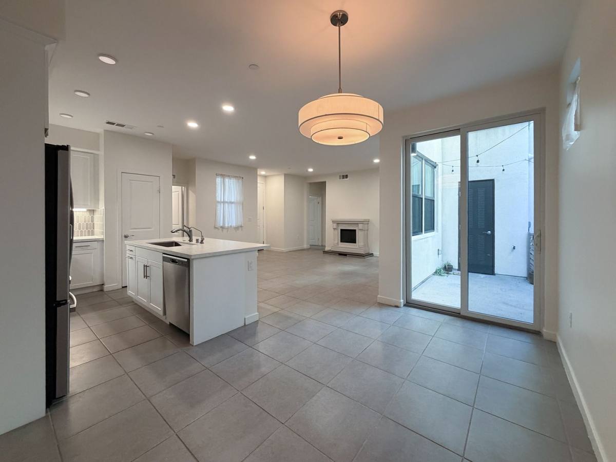 Townhouse for rent at 1568 E Thompson Blvd, Ventura, CA 93001