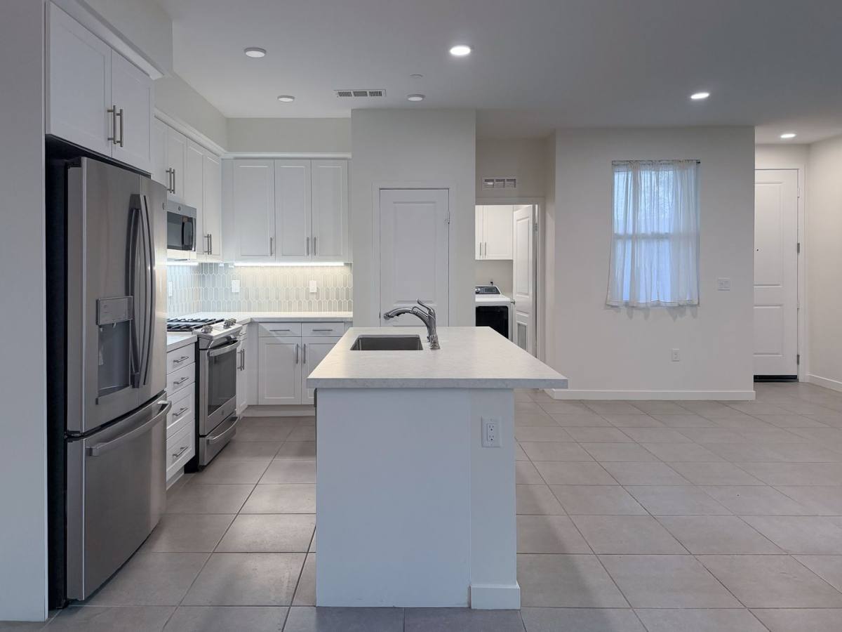 Townhouse for rent at 1568 E Thompson Blvd, Ventura, CA 93001